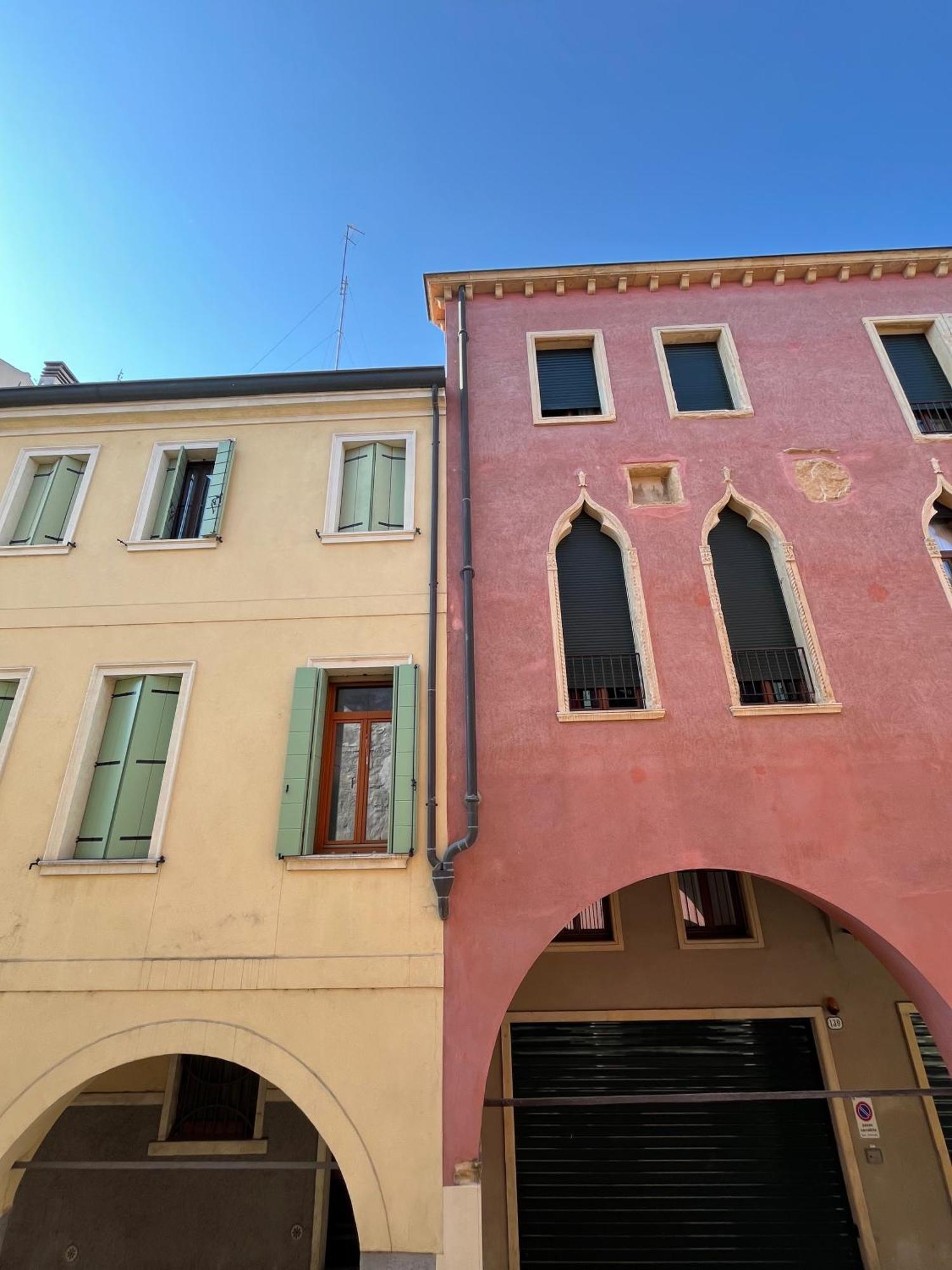 Appartamento Ai Portici Di Via Savonarola Padova Bagian luar foto